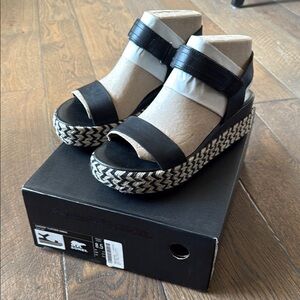 Sorel Cameron Flatform Sandal